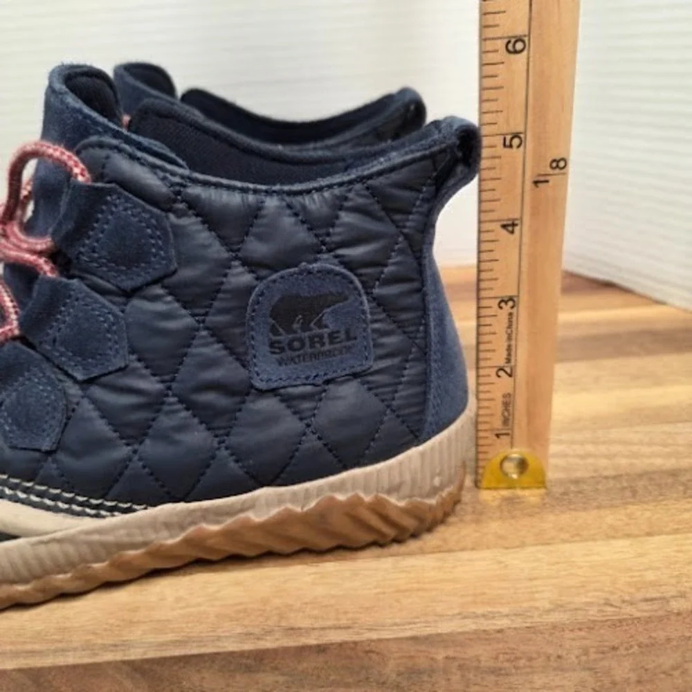 Sorel‎ Out N About Plus Women 9.5 Navy Blue Quilted Waterproof Duck Boots NL3152